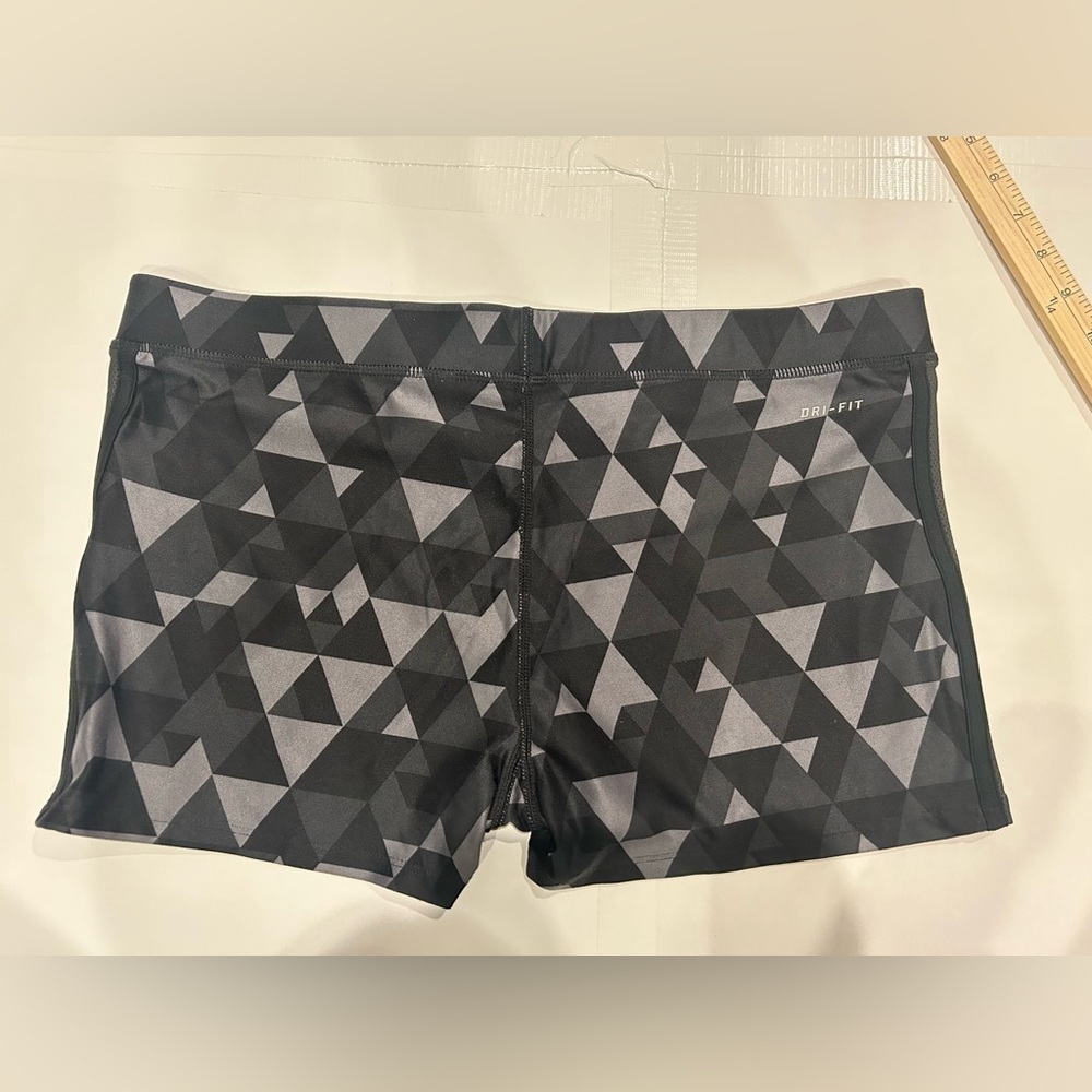 Nike Stretch Tight Shorts Womens Large Dri-Fit Black Grey Geometric Triangle - Picture 2 of 8